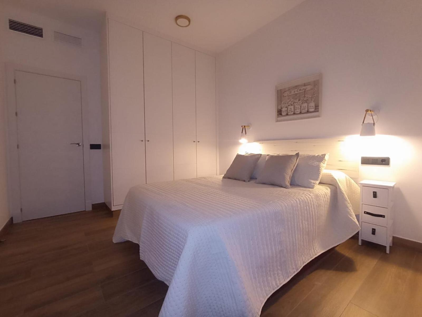 Apartamento Nuevo Centrico Con Aparcamiento Privado Incluido Alcalá de Guadaira Exterior photo